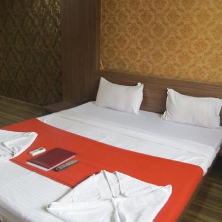 Hotel Vikrant Palace Solapur Zewnętrze zdjęcie